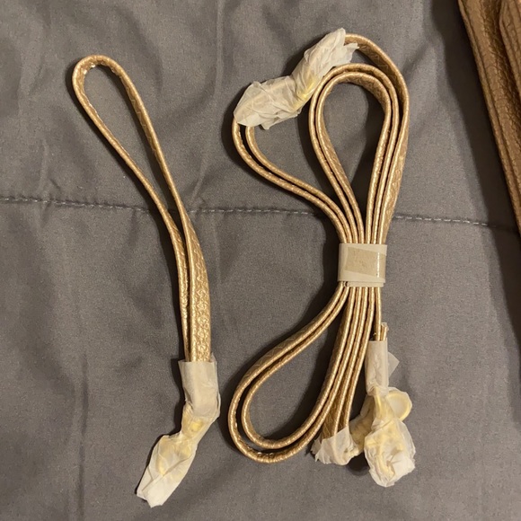 Crossbody/Wristlet - Picture 8 of 9